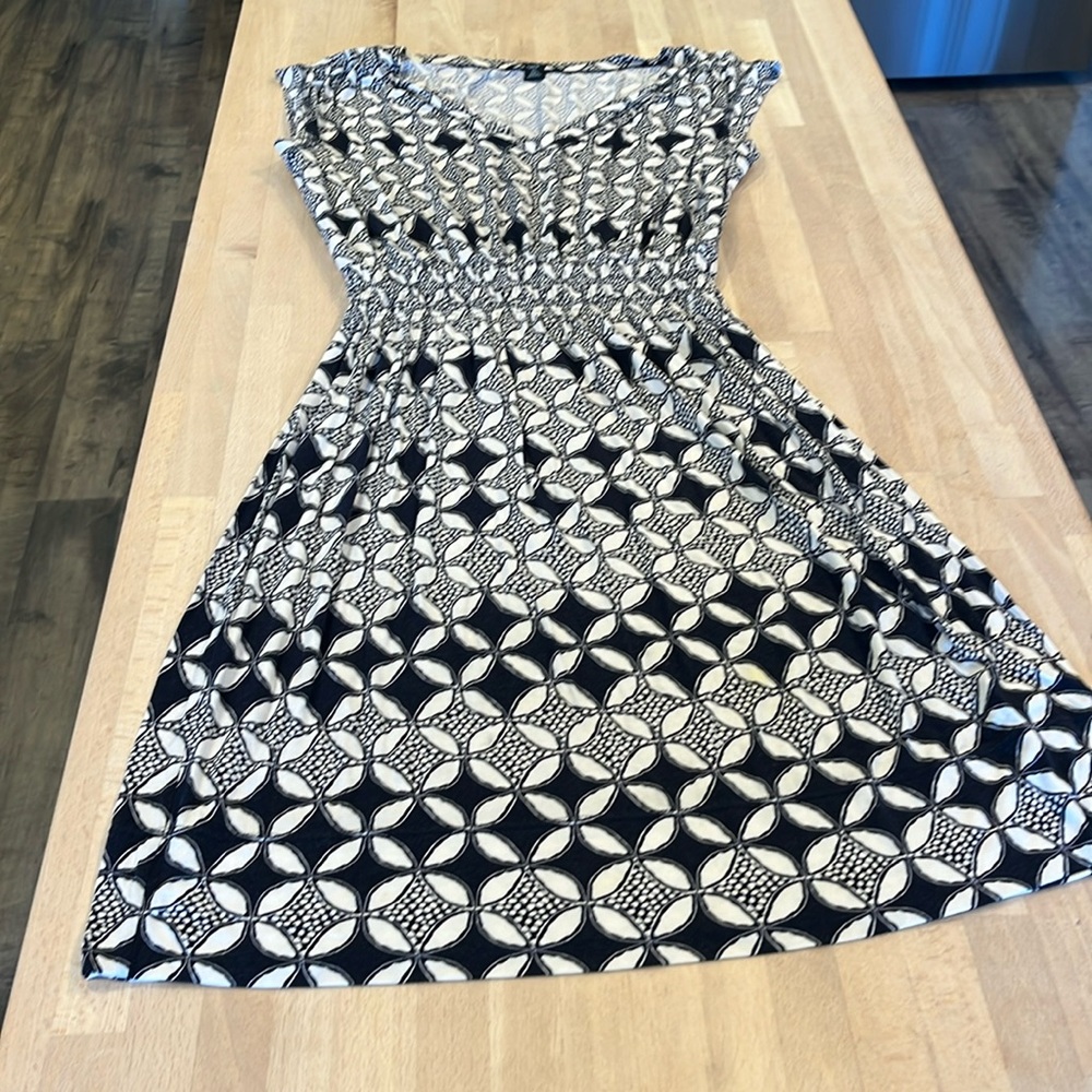 Banana republic geometric print cap sleeve knit midi dress size XS petite